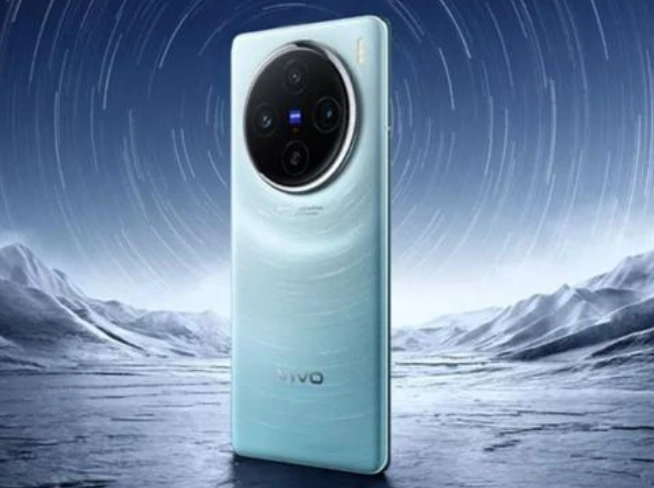 vivo X200 系列屏幕曝光 采用京东方 / 维信诺 大黑边没了